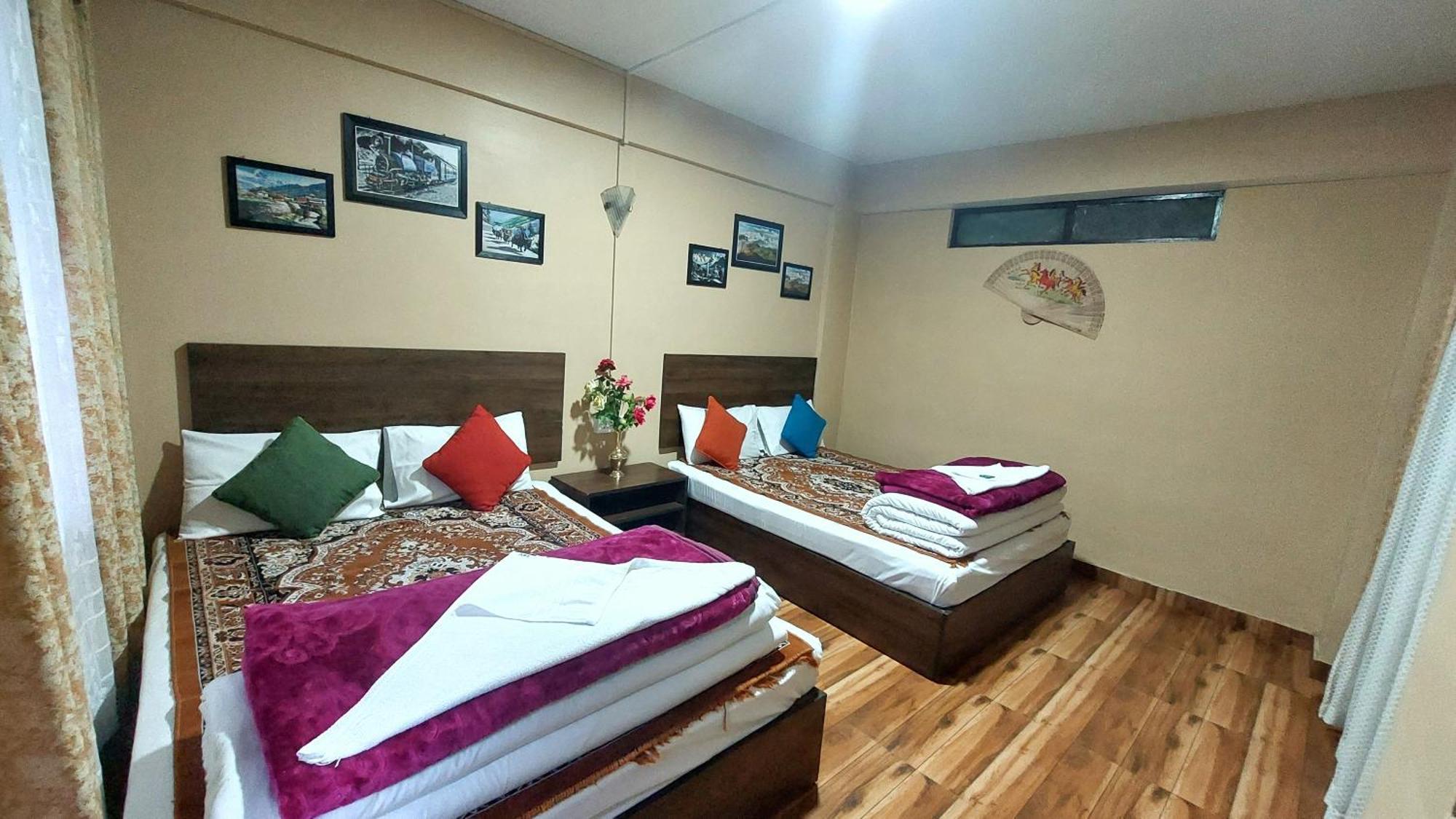 Indivar Homestay Дарджилинг Екстериор снимка