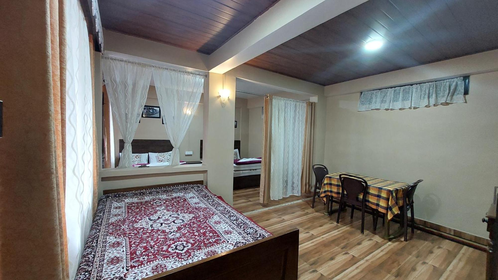 Indivar Homestay Дарджилинг Екстериор снимка